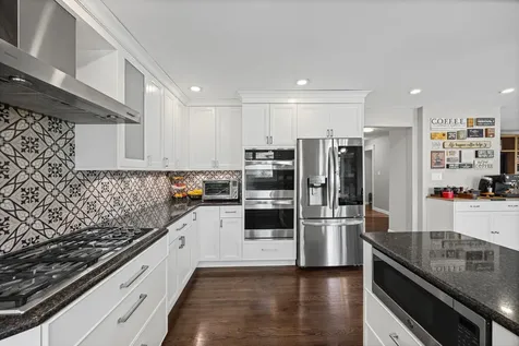 412 Stratford Lane Willowbrook IL 60527