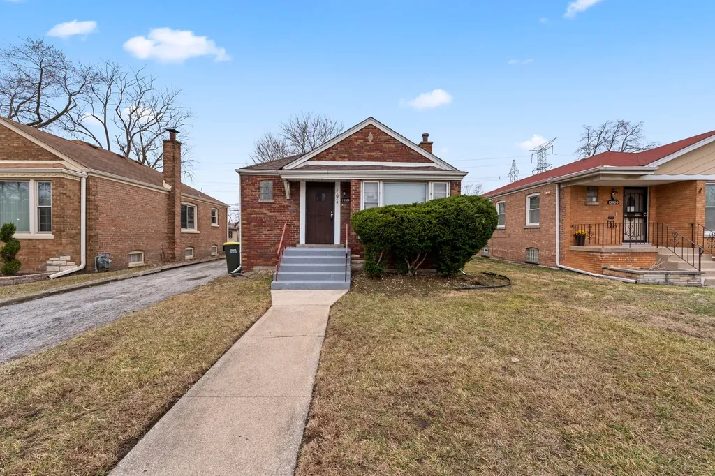 13904 South Tracy Avenue Riverdale IL 60827