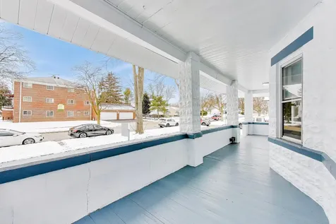 1638 Oakwood Avenue Des Plaines IL 60016