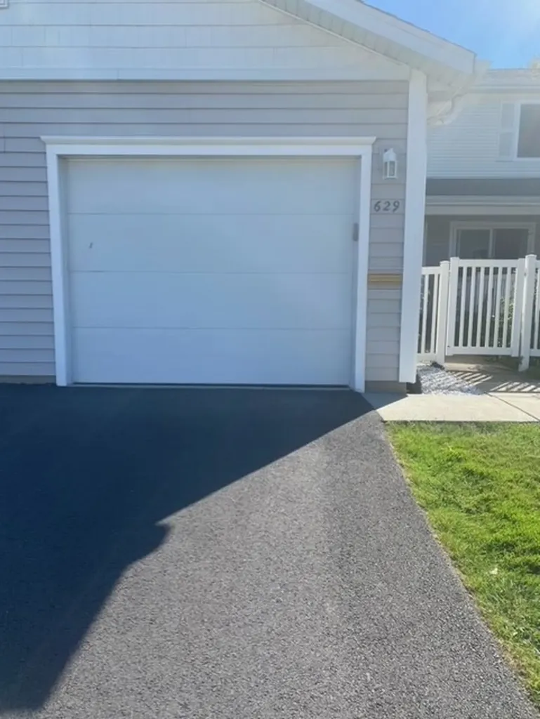 629 Breakers Point Schaumburg IL 60194