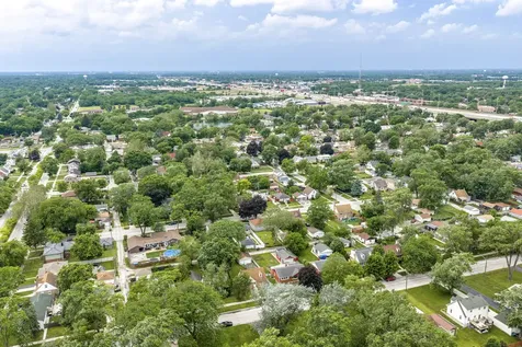 17730 Henry Street Lansing IL 60438