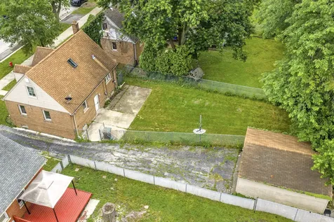 17730 Henry Street Lansing IL 60438