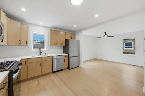 10910 South Avenue L Chicago IL 60617