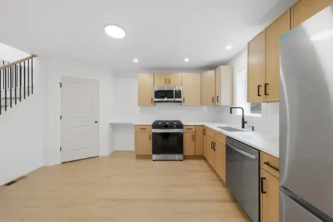 10910 South Avenue L Chicago IL 60617