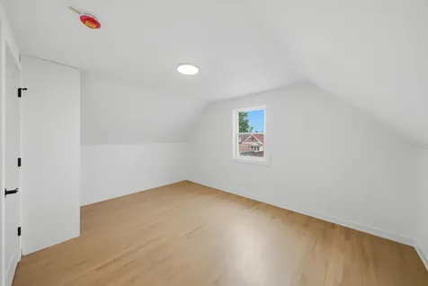 10910 South Avenue L Chicago IL 60617
