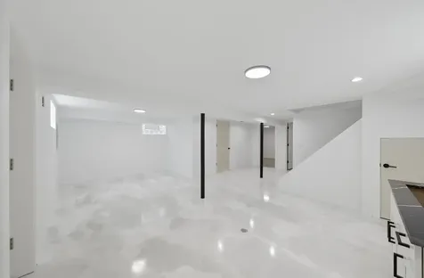 10910 South Avenue L Chicago IL 60617