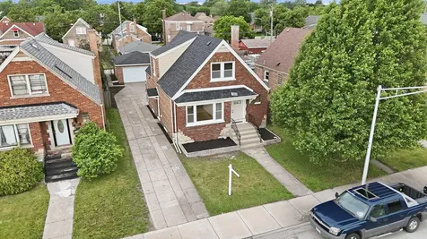 10910 South Avenue L Chicago IL 60617