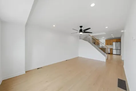 10910 South Avenue L Chicago IL 60617