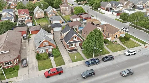 10910 South Avenue L Chicago IL 60617
