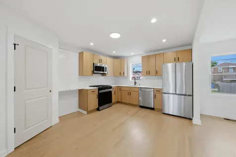 10910 South Avenue L Chicago IL 60617
