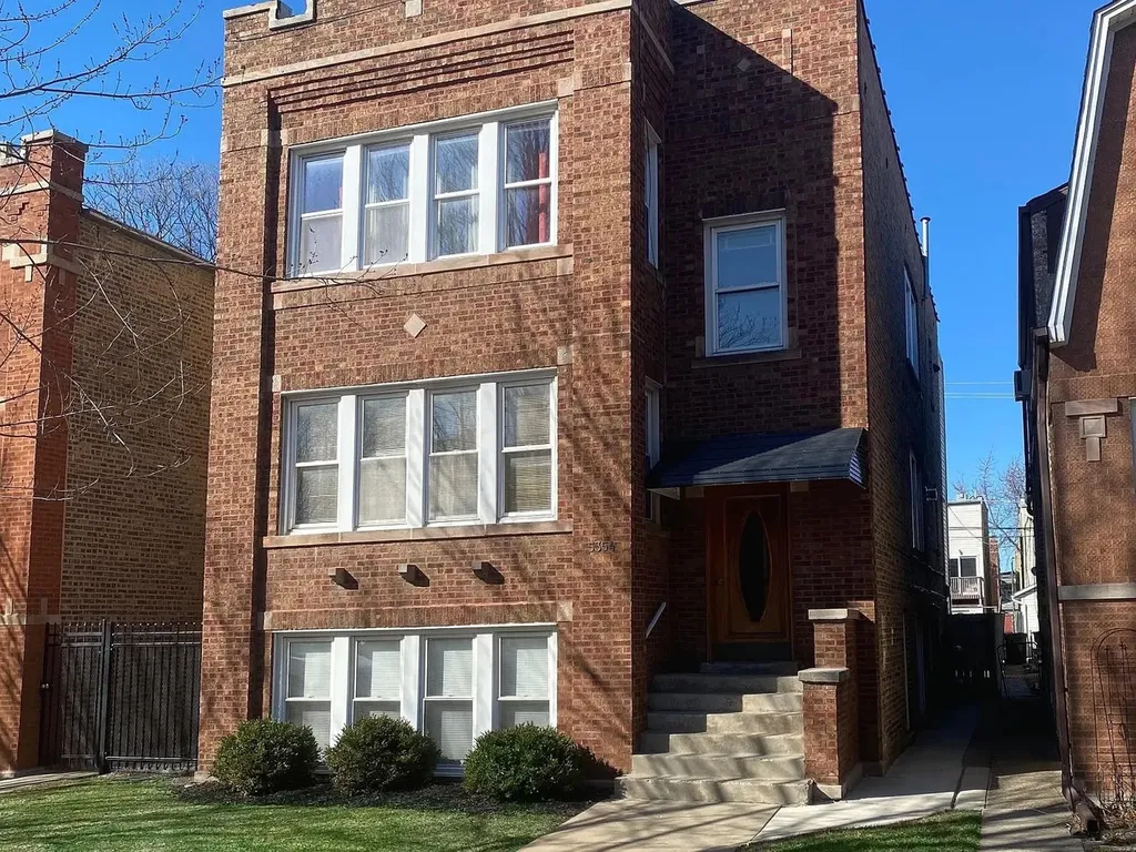 5354 West Byron Street Chicago IL 60641