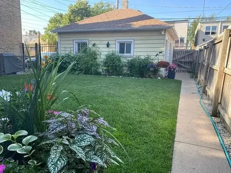 5354 West Byron Street Chicago IL 60641