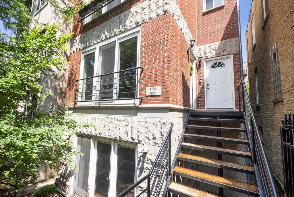 1734 West Pierce Avenue Chicago IL 60622
