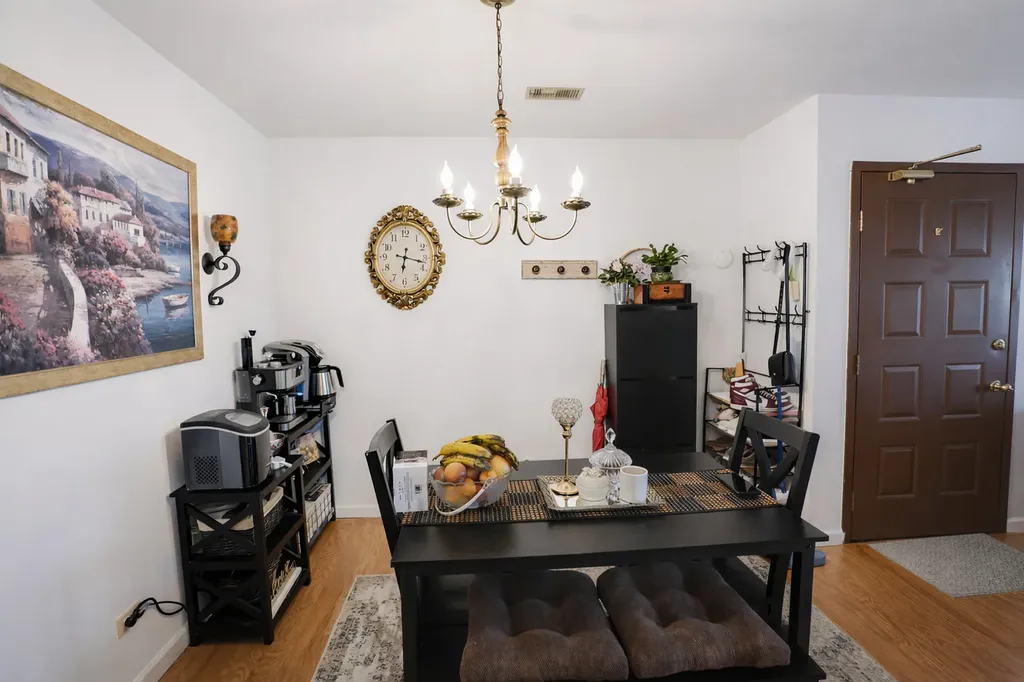 1486 Stonebridge Circle Wheaton IL 60189