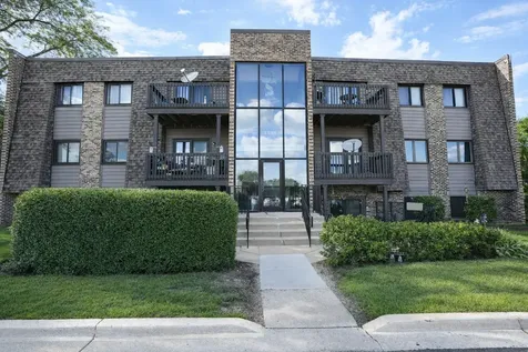 1486 Stonebridge Circle Wheaton IL 60189