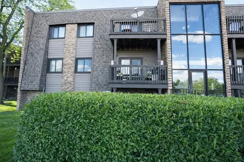 1486 Stonebridge Circle Wheaton IL 60189
