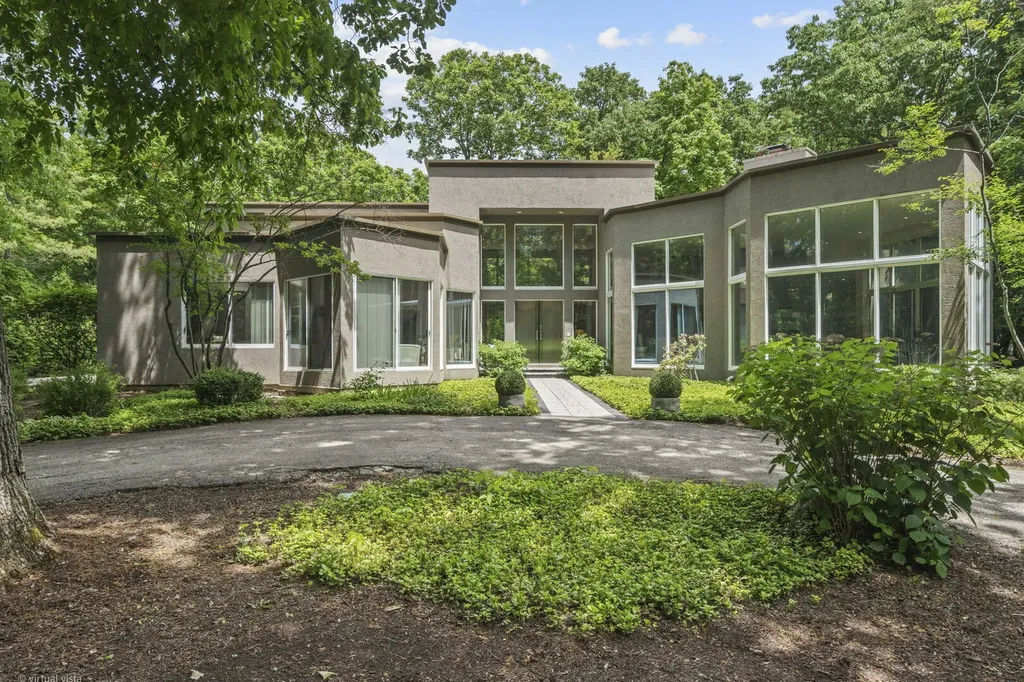 2 Dunsinane Lane Bannockburn IL 60015