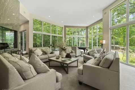 2 Dunsinane Lane Bannockburn IL 60015
