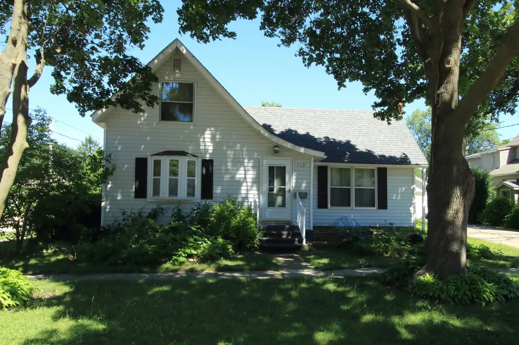 712 East Hurlbut Avenue Belvidere IL 61008