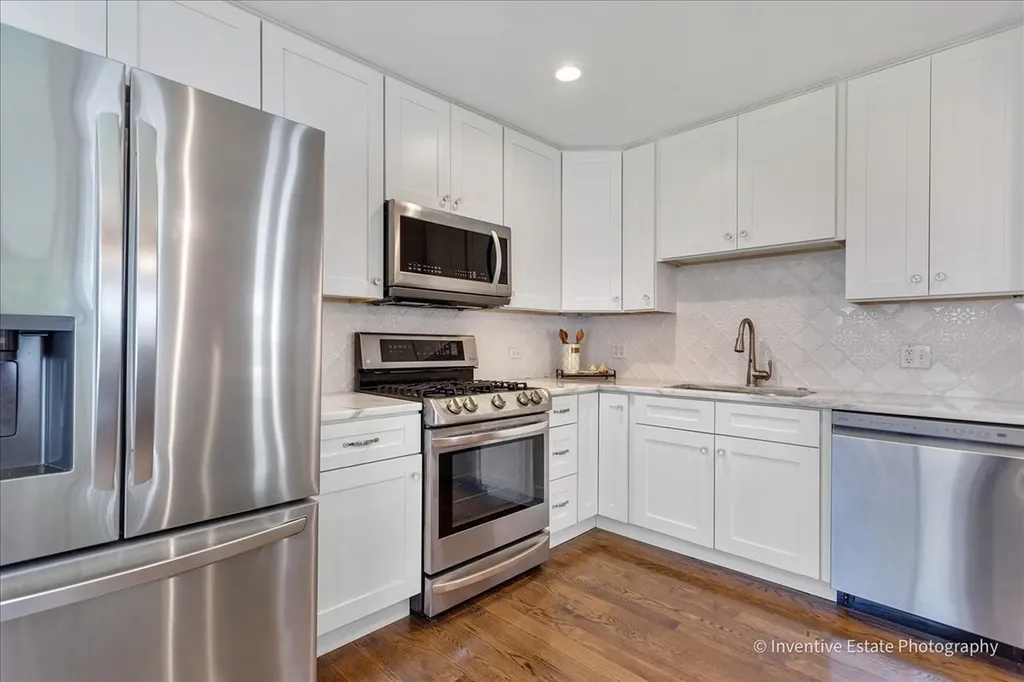 331 West Hillside Avenue Elmhurst IL 60126
