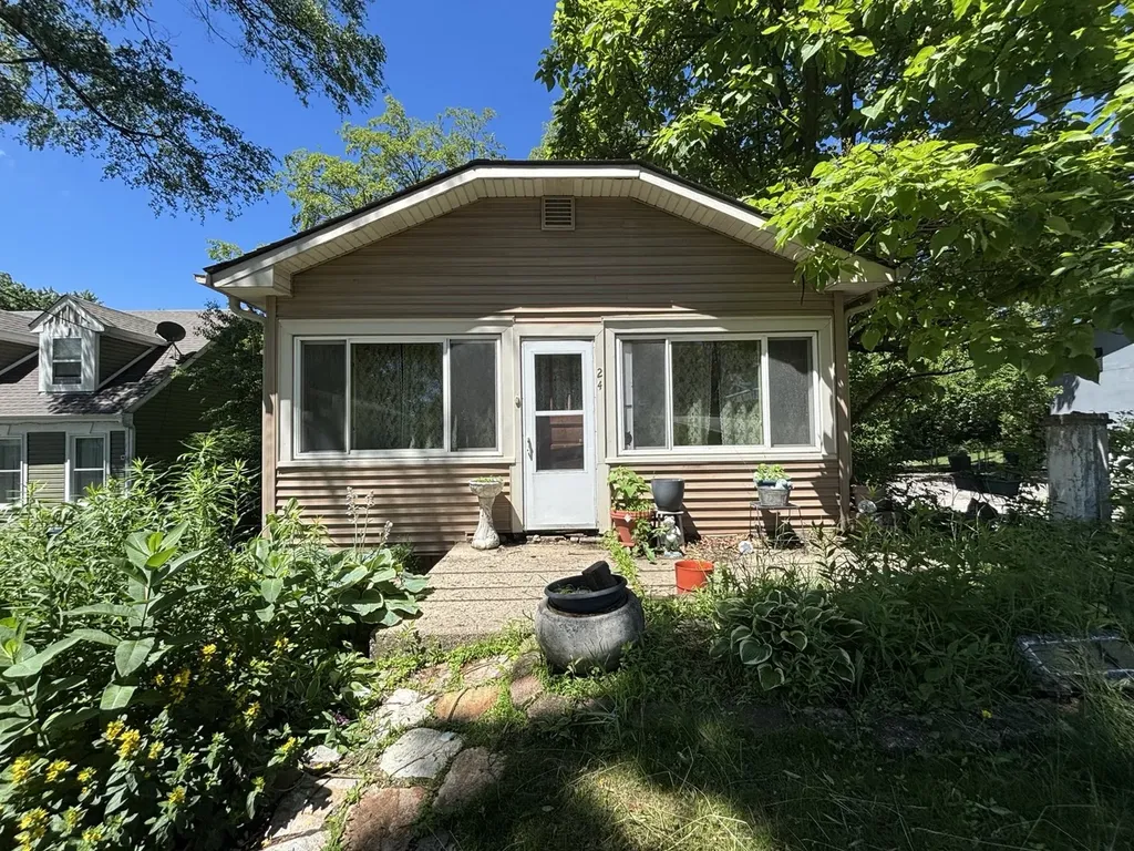 24 South Hickory Avenue Fox Lake IL 60020