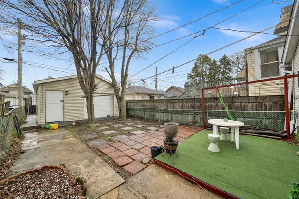 4208 South Artesian Avenue Chicago IL 60632
