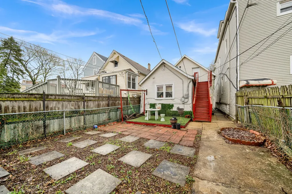 4208 South Artesian Avenue Chicago IL 60632