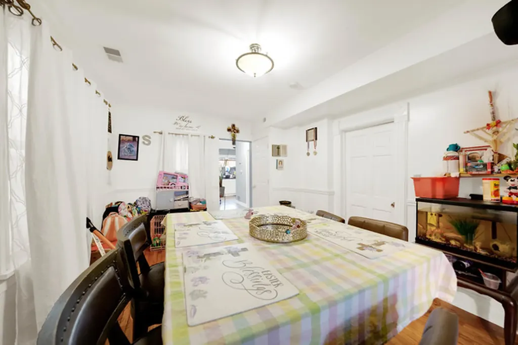4208 South Artesian Avenue Chicago IL 60632