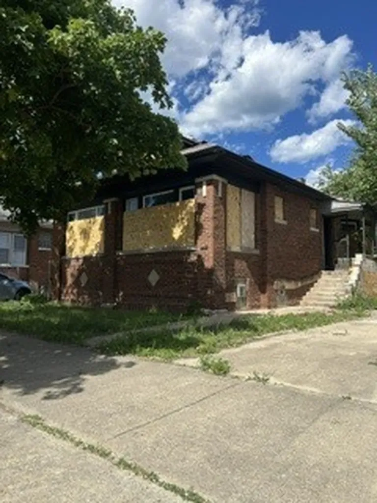 8031 South Euclid Avenue Chicago IL 60617