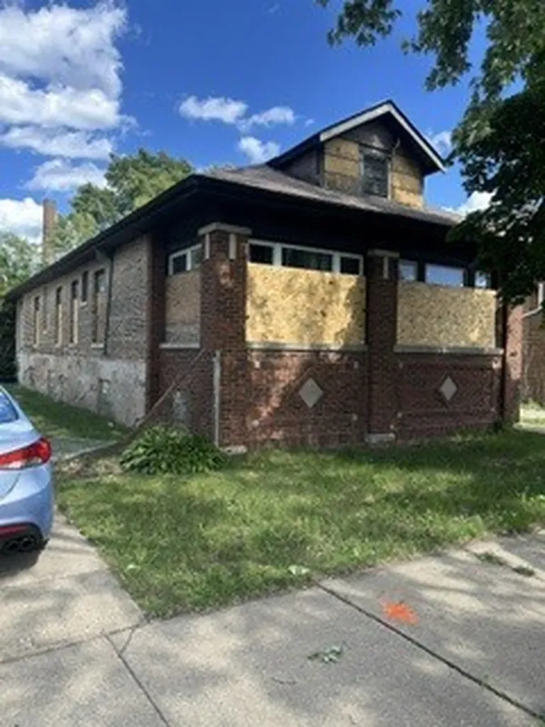 8031 South Euclid Avenue Chicago IL 60617