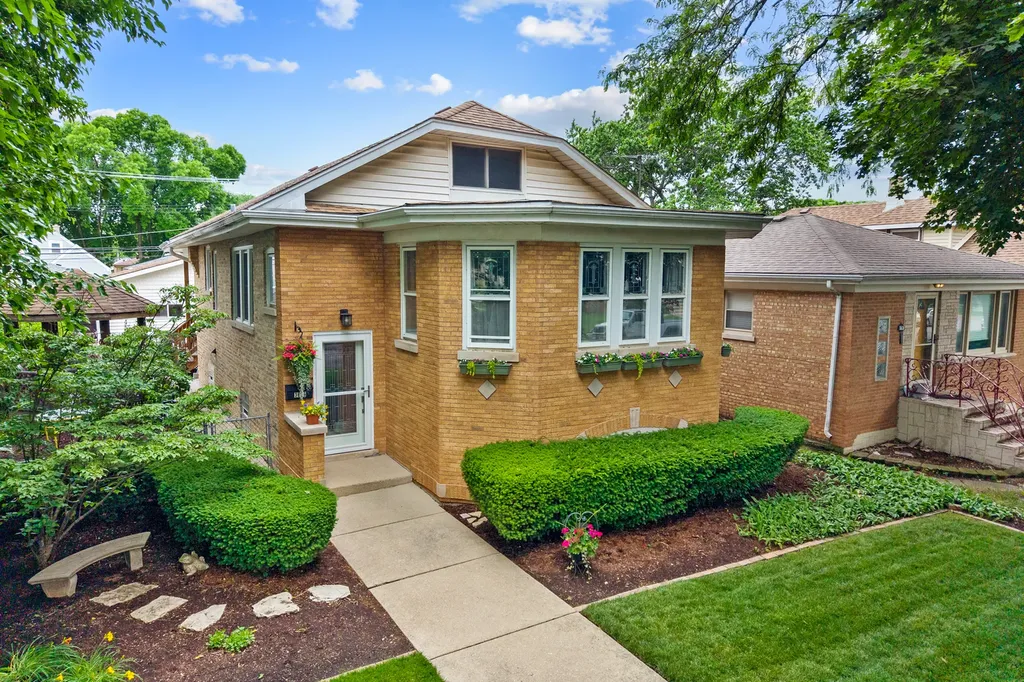 3636 North Paris Avenue Chicago IL 60634