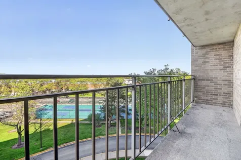 6340 Americana Drive Willowbrook IL 60527
