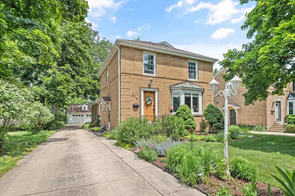 208 Parkview Road Riverside IL 60546