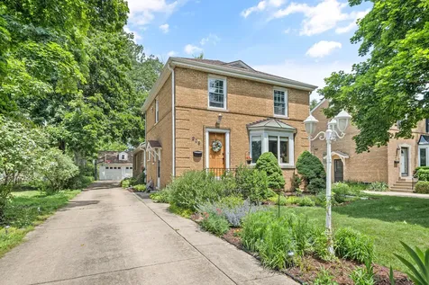 208 Parkview Road Riverside IL 60546