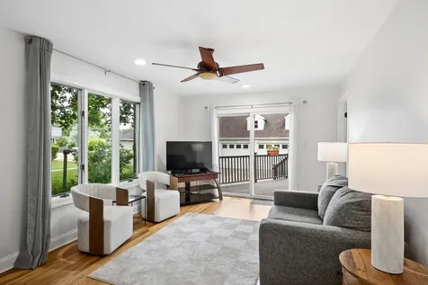 208 Parkview Road Riverside IL 60546