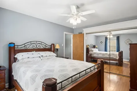 208 Parkview Road Riverside IL 60546