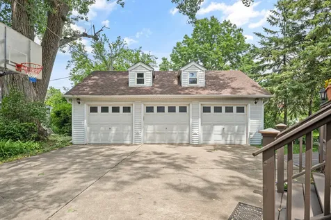 208 Parkview Road Riverside IL 60546