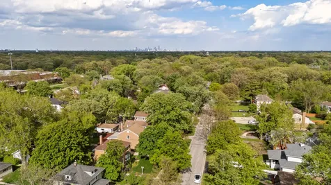 208 Parkview Road Riverside IL 60546