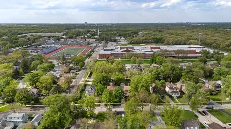 208 Parkview Road Riverside IL 60546