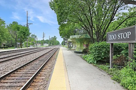 208 Parkview Road Riverside IL 60546