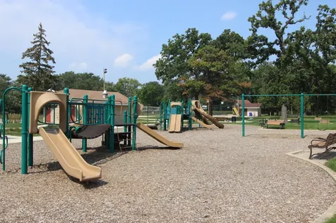 208 Parkview Road Riverside IL 60546