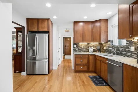 208 Parkview Road Riverside IL 60546