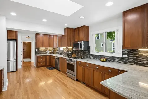 208 Parkview Road Riverside IL 60546