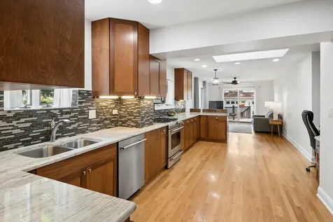 208 Parkview Road Riverside IL 60546