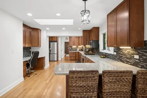 208 Parkview Road Riverside IL 60546