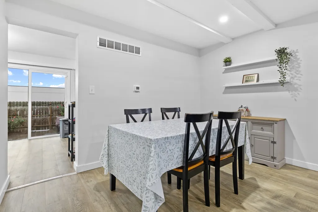 422 Gainsborough Court Bolingbrook IL 60440