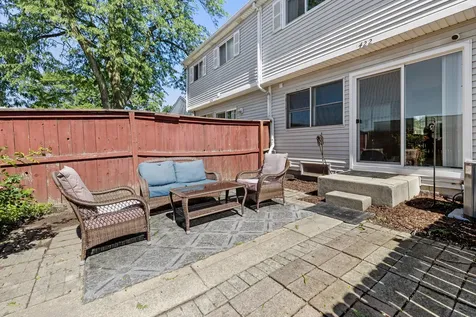 422 Gainsborough Court Bolingbrook IL 60440