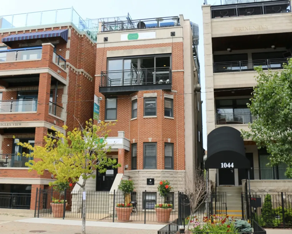 1048 West Waveland Avenue Chicago IL 60613