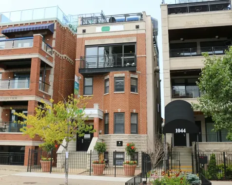 1048 West Waveland Avenue Chicago IL 60613