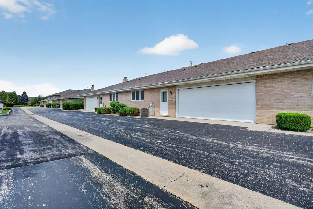 18158 Vermont Court Orland Park IL 60467